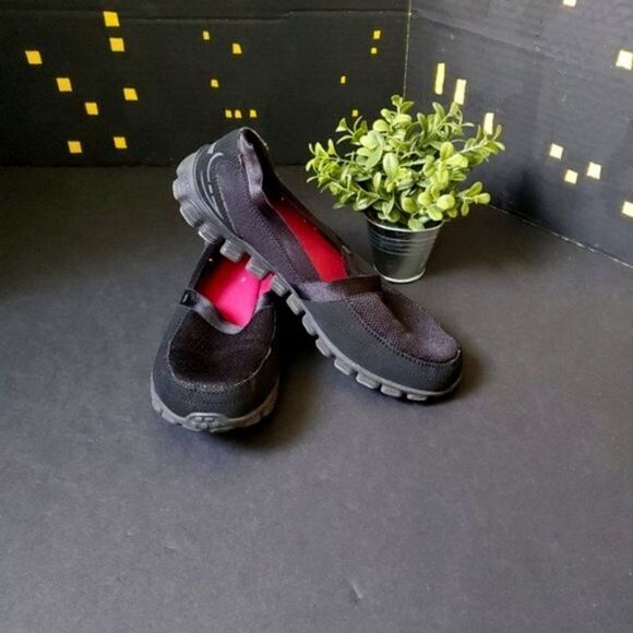 Skechers Black Memory Foam Shoes - Picture 1 of 8